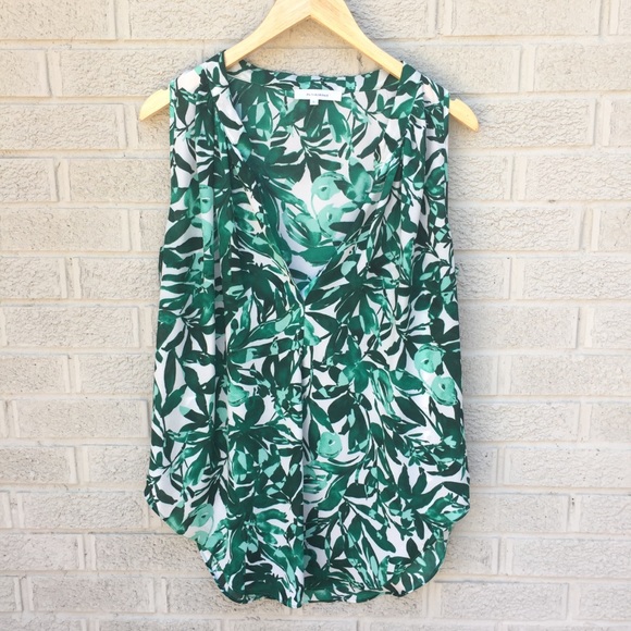 Olivaceous Floral Leaf Print Sleeveless Blouse - Picture 2 of 7